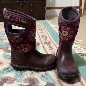 Bogs, toddler size 9. Purple and Red Floral rain Boots